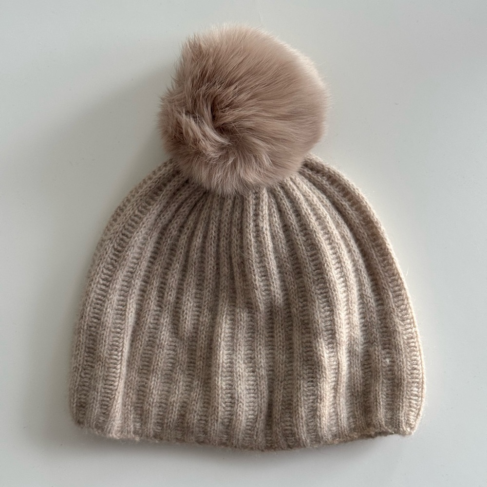 Ribbed Cashmere Beanie w/ Fur Pompom